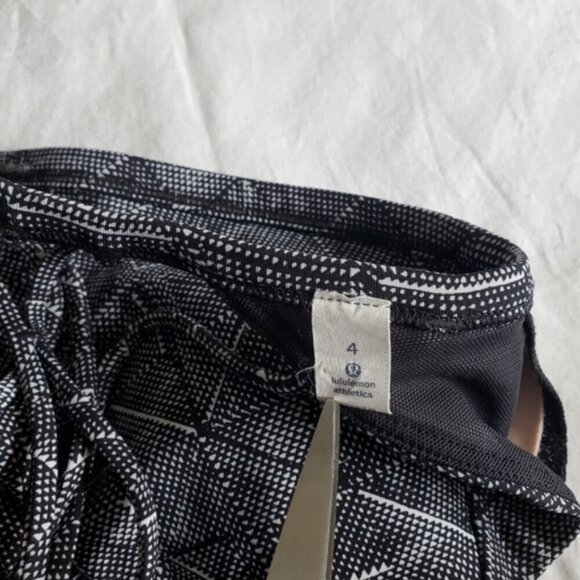 Lululemon Free to Be Zen Bra Formation Alpine White Black Size 4 - Picture 6 of 7